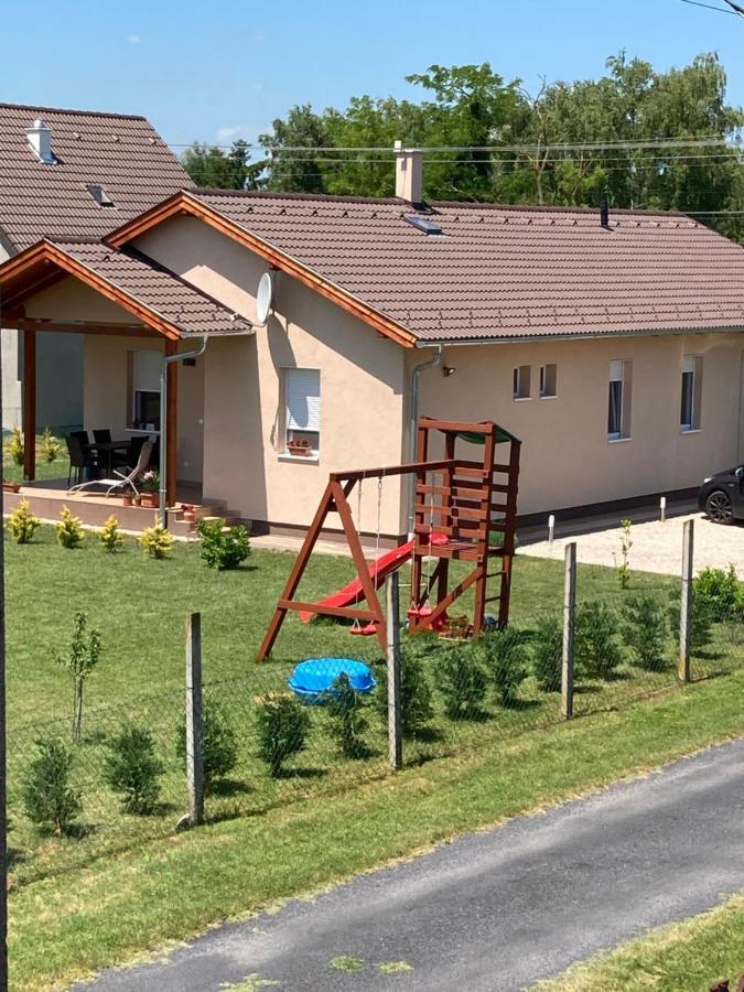 Konrad Apartman Villa Balatonmariafurdo Exterior photo
