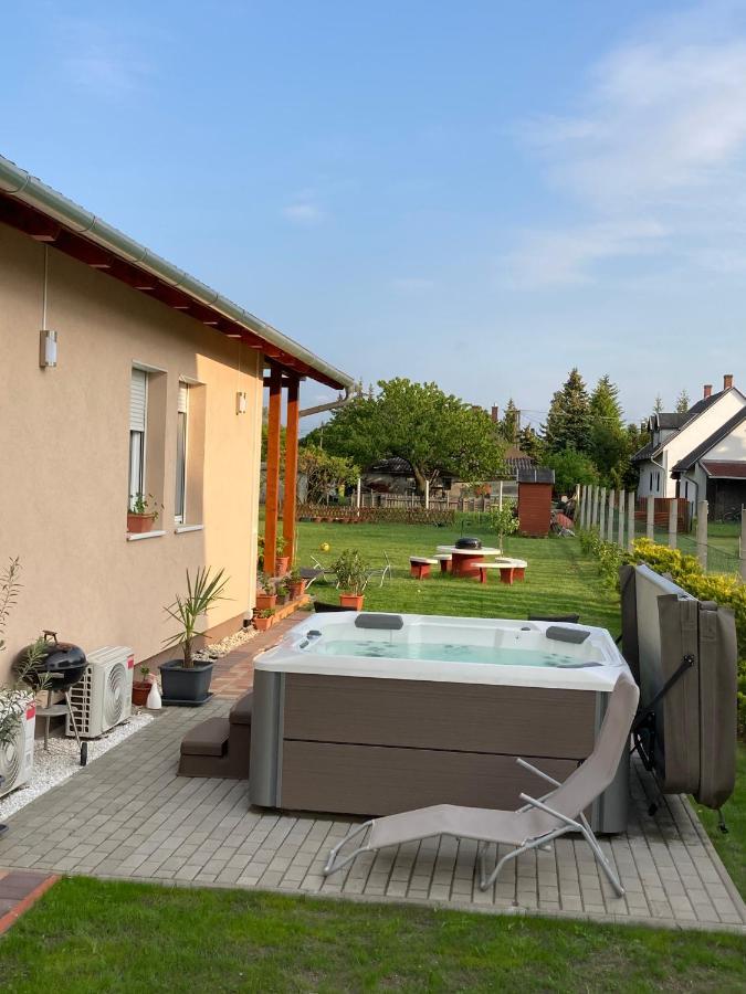 Konrad Apartman Villa Balatonmariafurdo Exterior photo