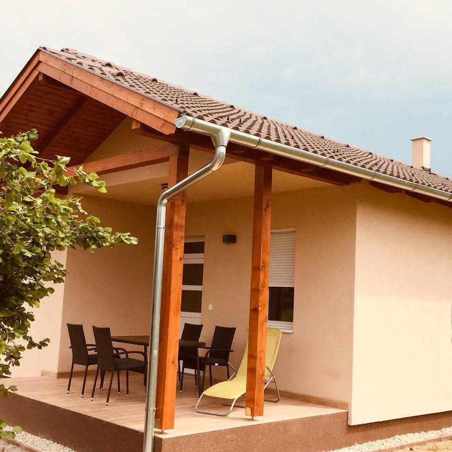 Konrad Apartman Villa Balatonmariafurdo Exterior photo