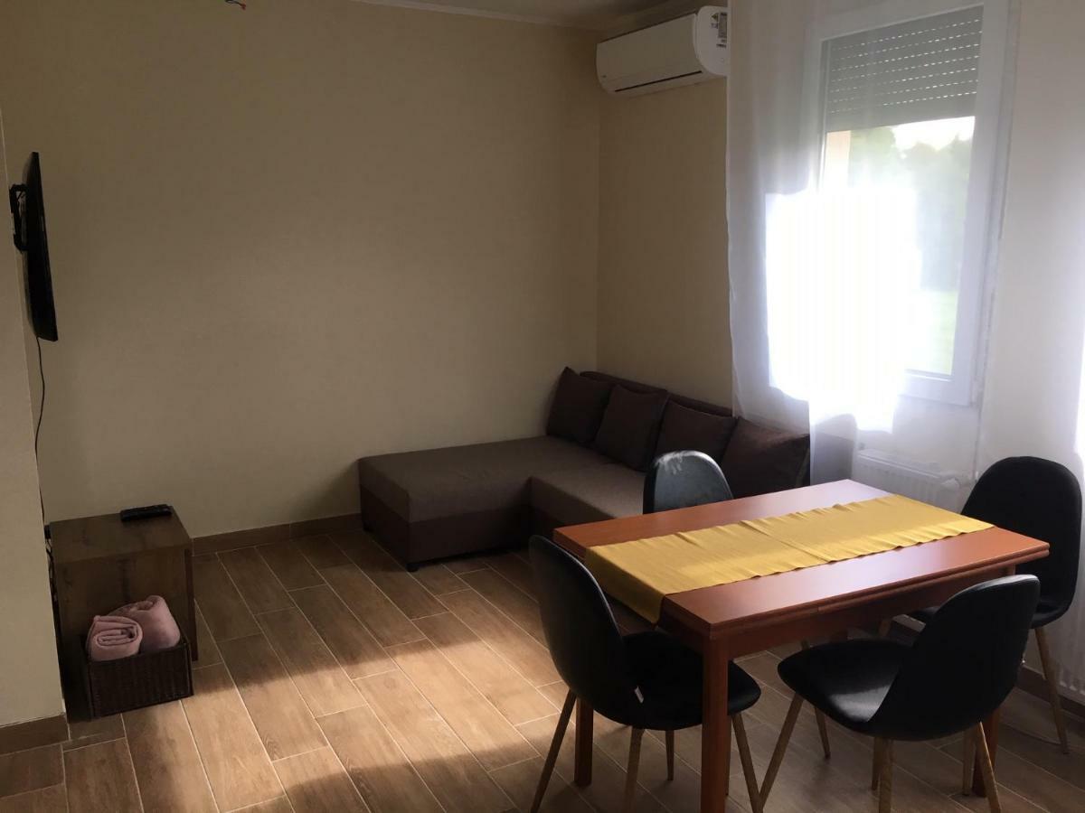 Konrad Apartman Villa Balatonmariafurdo Exterior photo